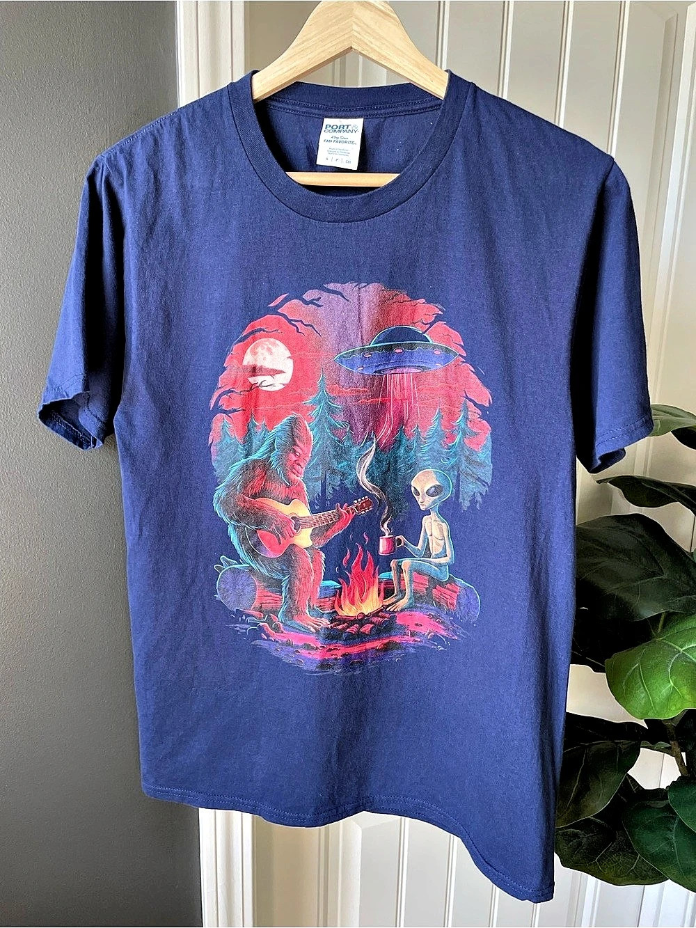 Port & Company Alien Bigfoot Campfire UFO T Shirt Blue Graphic Tee Men's Small